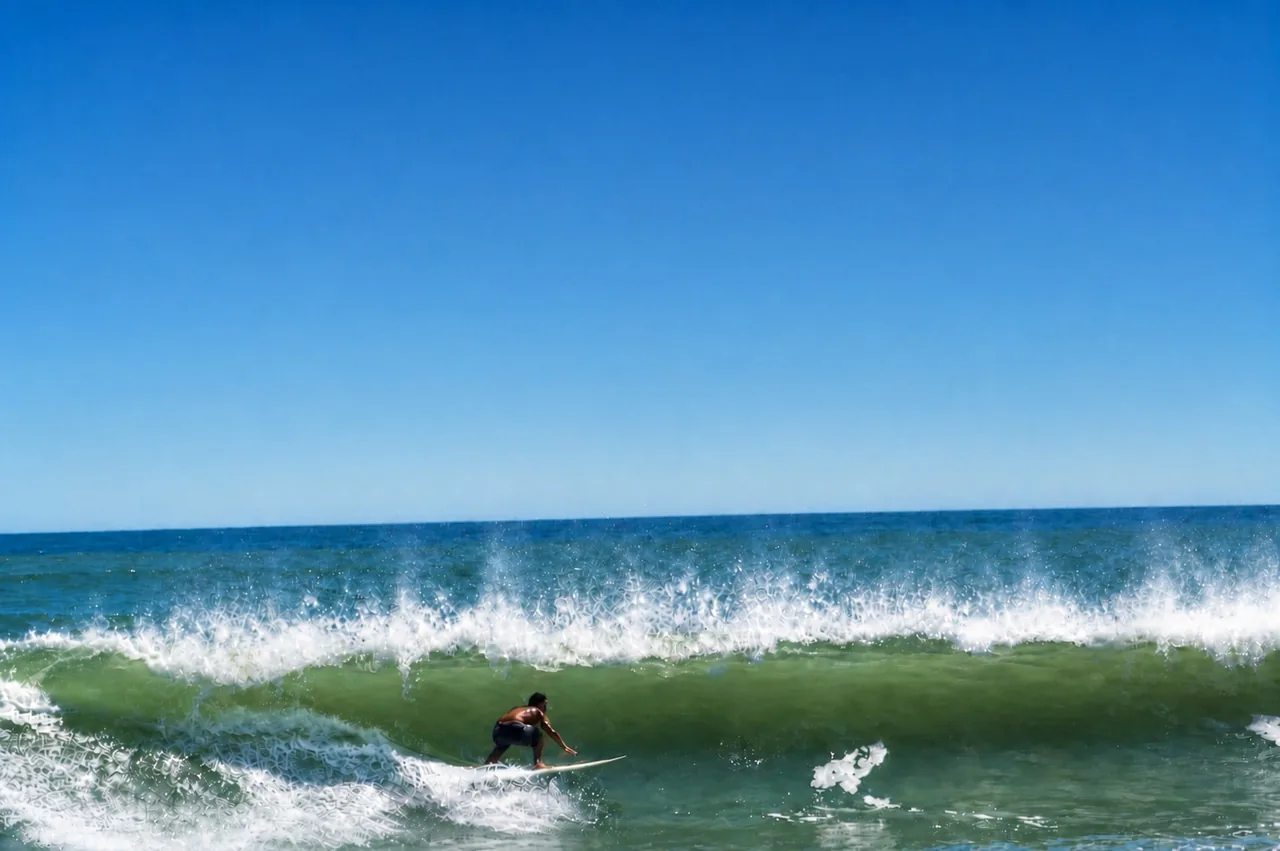 A wave along the Destiladeros break.