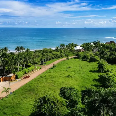 The lots with the Pacific and the beach beyond, Playa Destiladeros