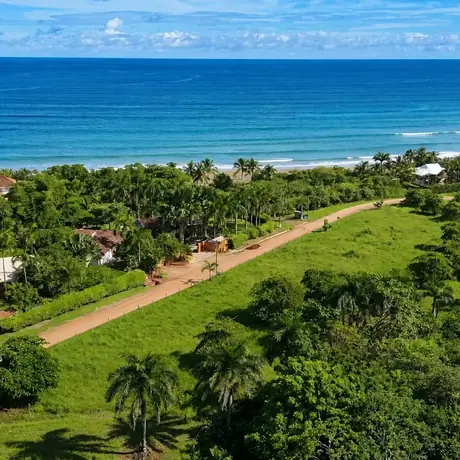 Open land with the Pacific behind, Playa Destiladeros, Pedas&iacute;