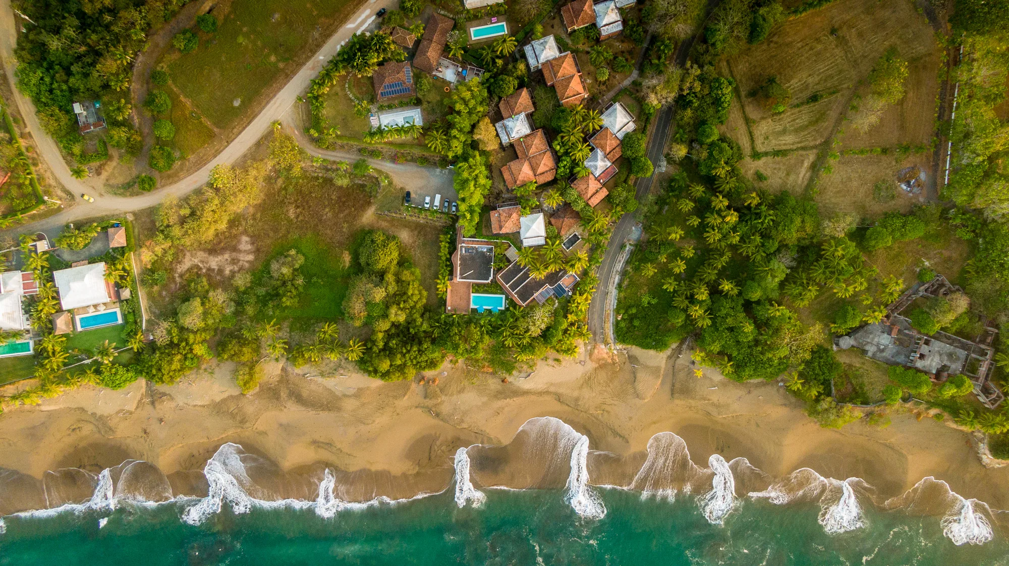 Vista cenital de Playa Destiladeros al atardecer, Pedasí, Panamá