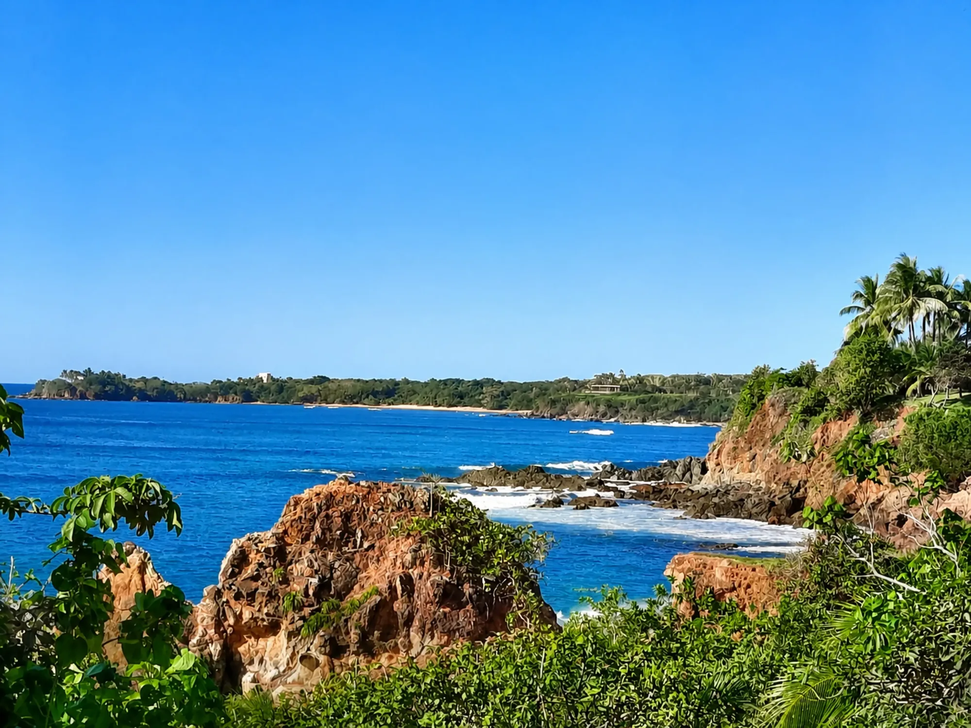 The rock point at Playa Destiladeros on a falling tide